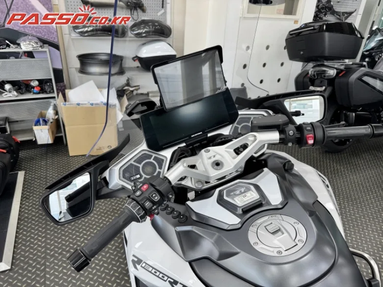 BMW R 1300 RT 2026 화이트 사진 4