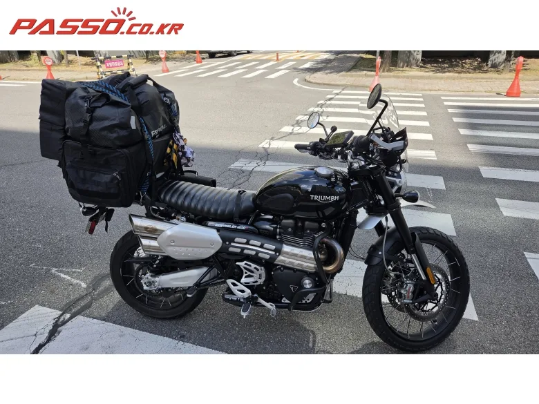 트라이엄프 스크램블러 1200 XC 2023 블랙 사진 3