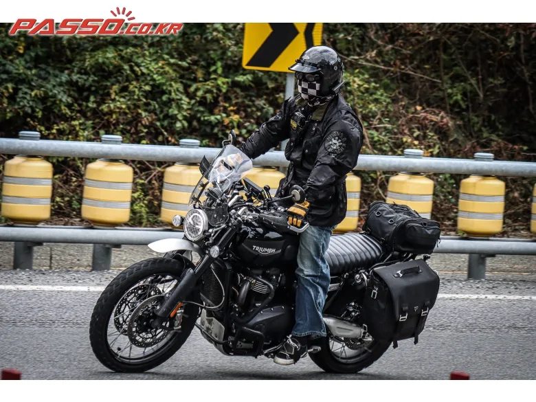 트라이엄프 스크램블러 1200 XC 2023 블랙 사진 4