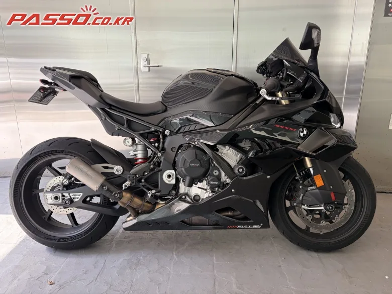BMW S 1000 RR 2025 블랙 사진 1