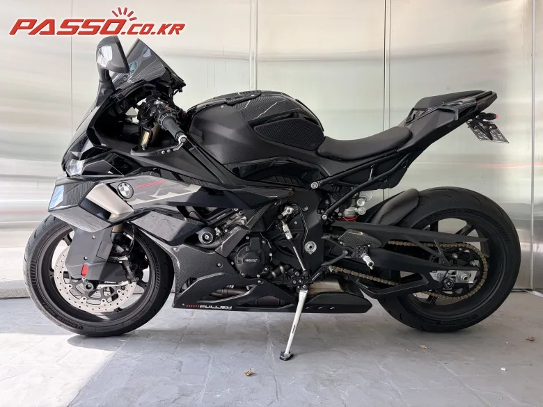BMW S 1000 RR 2025 블랙 사진 2