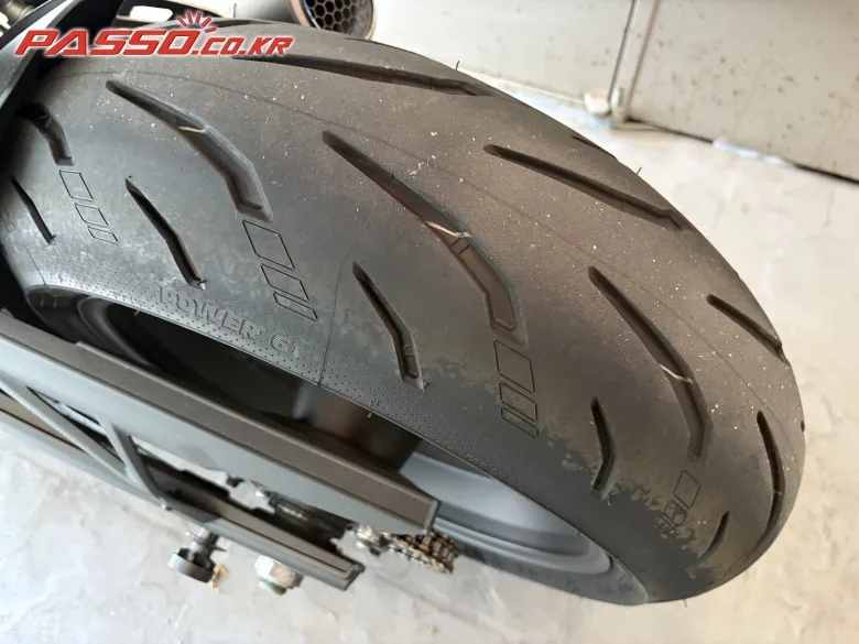 BMW S 1000 RR 2025 블랙 사진 6