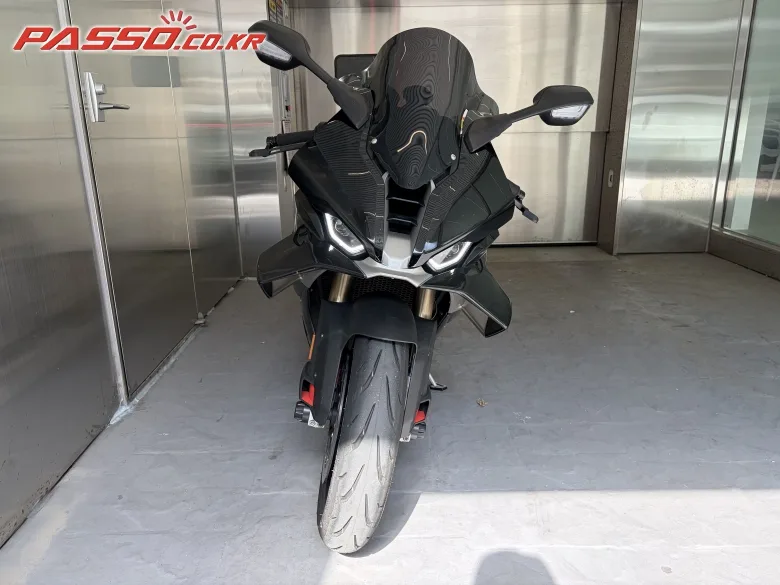 BMW S 1000 RR 2025 블랙 사진 7