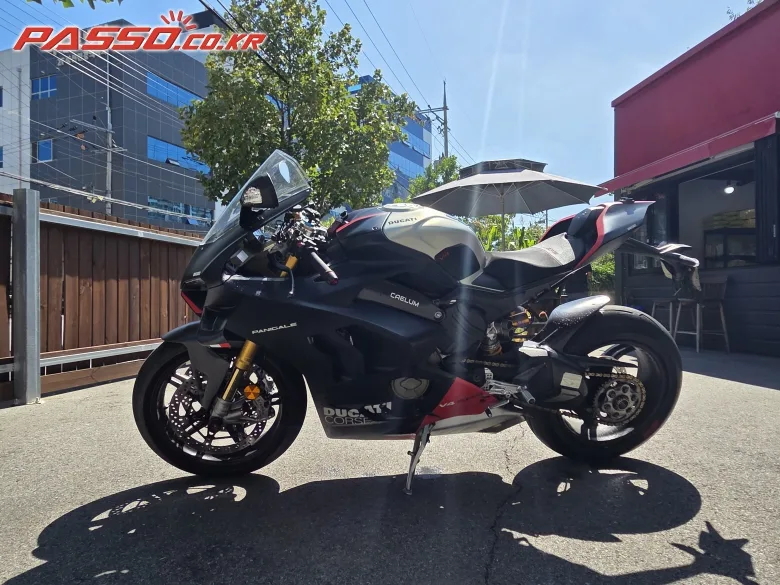 두카티 파니갈레 V4 SP 2022 블랙 사진 2