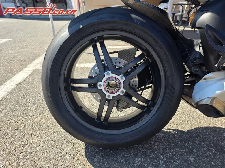 두카티 파니갈레 V4 SP 2022 블랙 사진 7