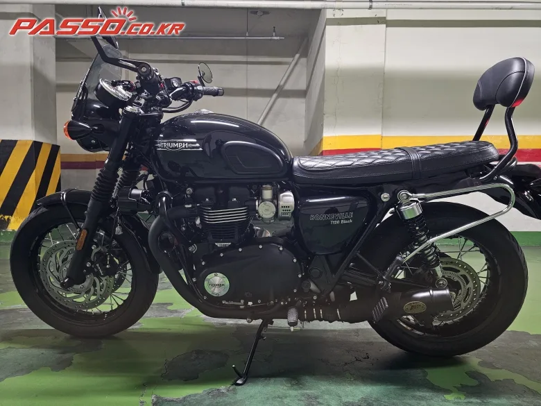트라이엄프 본네빌 T120 블랙 2025 블랙 사진 2