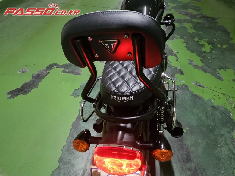 트라이엄프 본네빌 T120 블랙 2025 블랙 사진 3