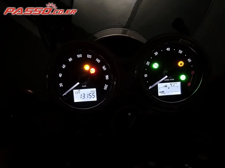 트라이엄프 본네빌 T120 블랙 2025 블랙 사진 8