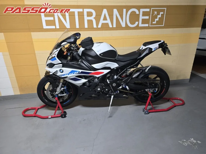 BMW S 1000 RR 2023 화이트 사진 2