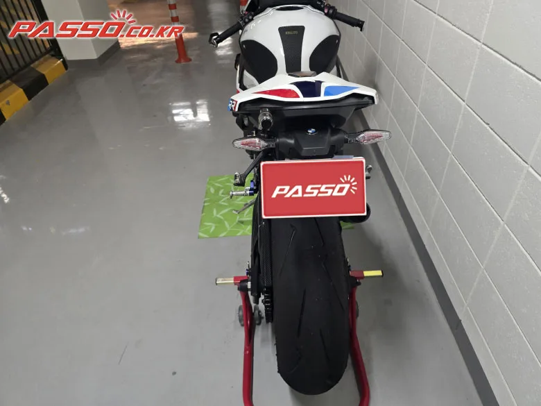 BMW S 1000 RR 2023 화이트 사진 3