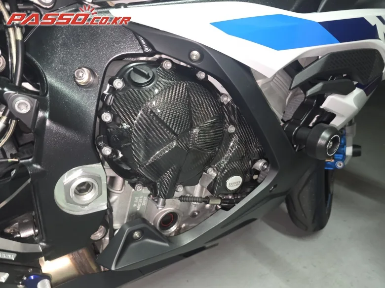 BMW S 1000 RR 2023 화이트 사진 4