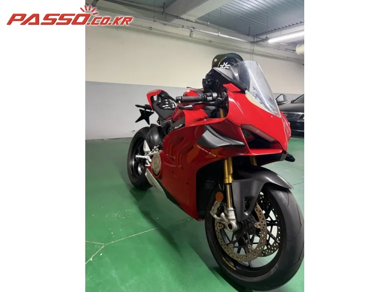두카티 파니갈레 V4 S 2020 레드 사진 2