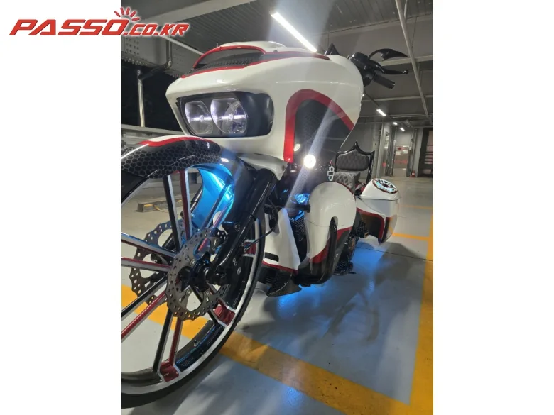할리데이비슨 로드 글라이드 커스텀 2022 화이트 사진 5