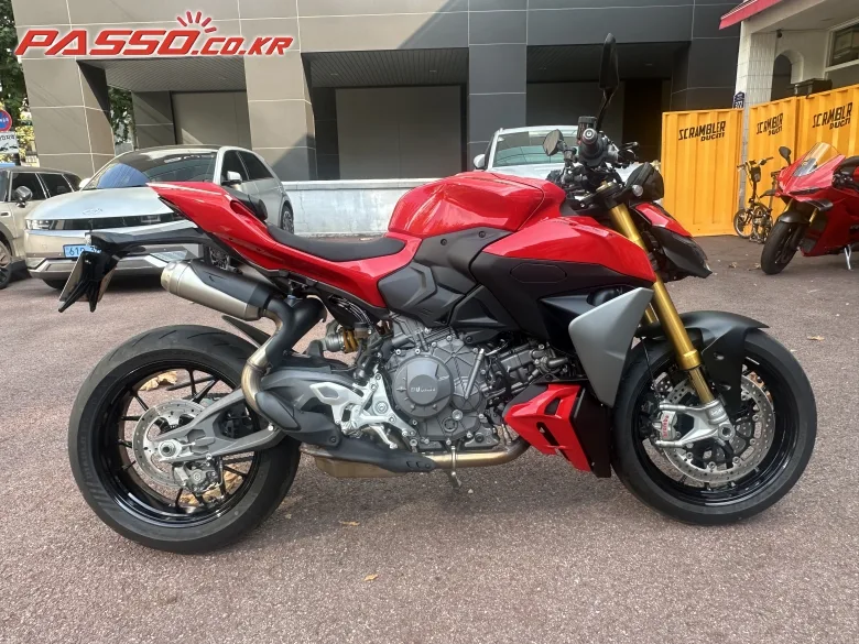 두카티 스트리트파이터 V2 S 2026 레드 사진 1