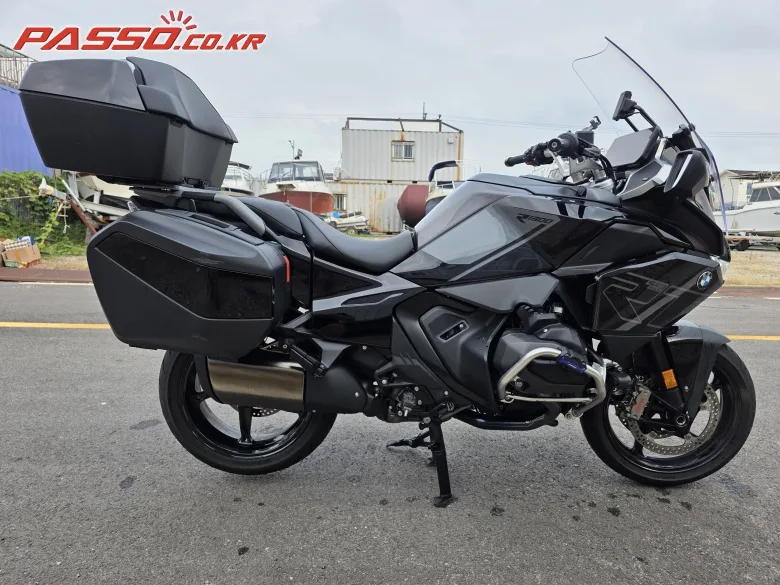 BMW R 1300 RT 2026 블랙 사진 1