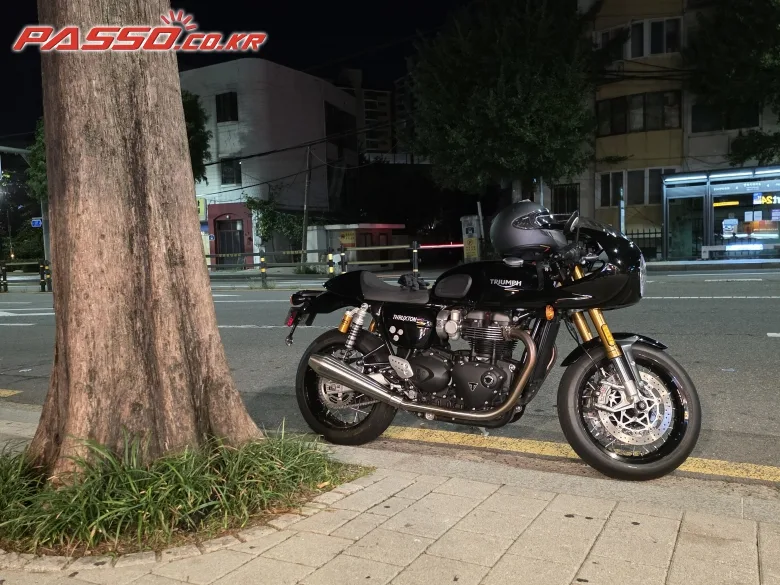트라이엄프 트럭스턴 RS 2020 블랙 사진 1