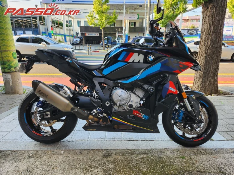 BMW M 1000 XR 2024 블랙 사진 1