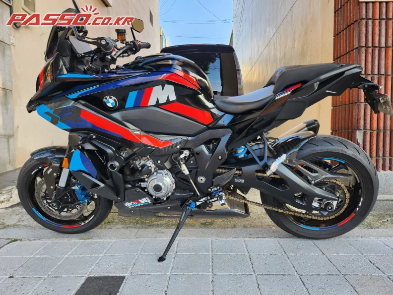BMW M 1000 XR 2024 블랙 사진 2