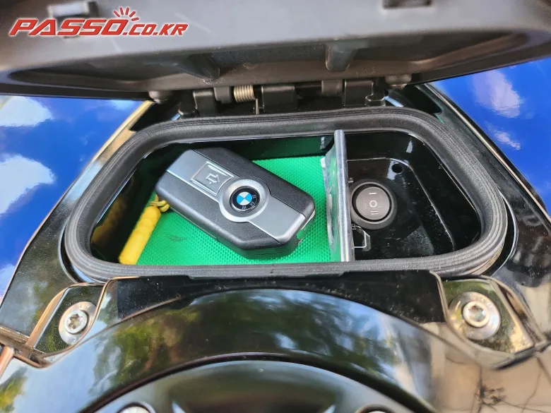 BMW M 1000 XR 2024 블랙 사진 7