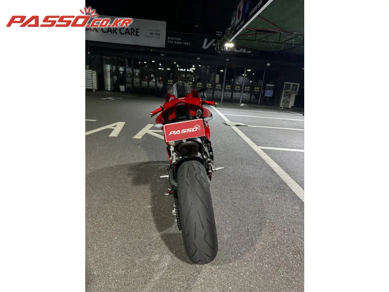 두카티 파니갈레 V2 2023 레드 사진 3