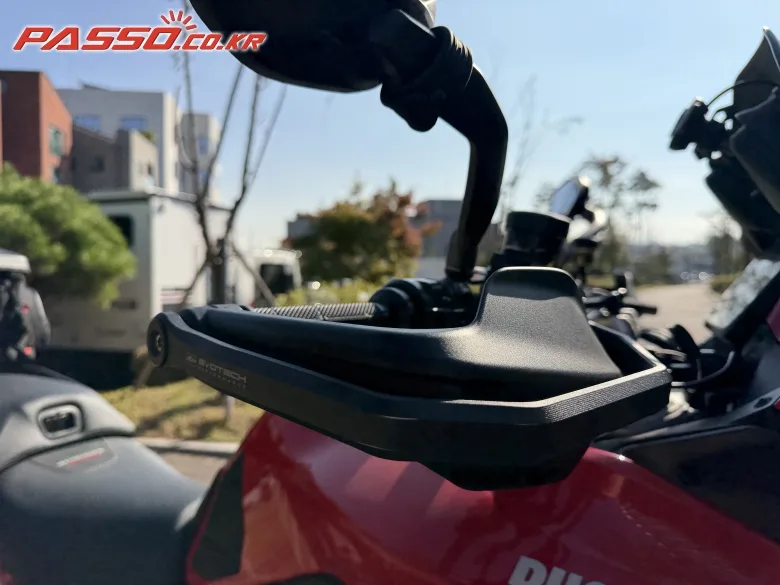 두카티 멀티스트라다 V4 S 2021 버건디 사진 8
