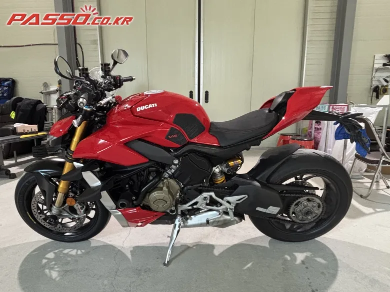 두카티 스트리트파이터 V4 S 2022 레드 사진 2