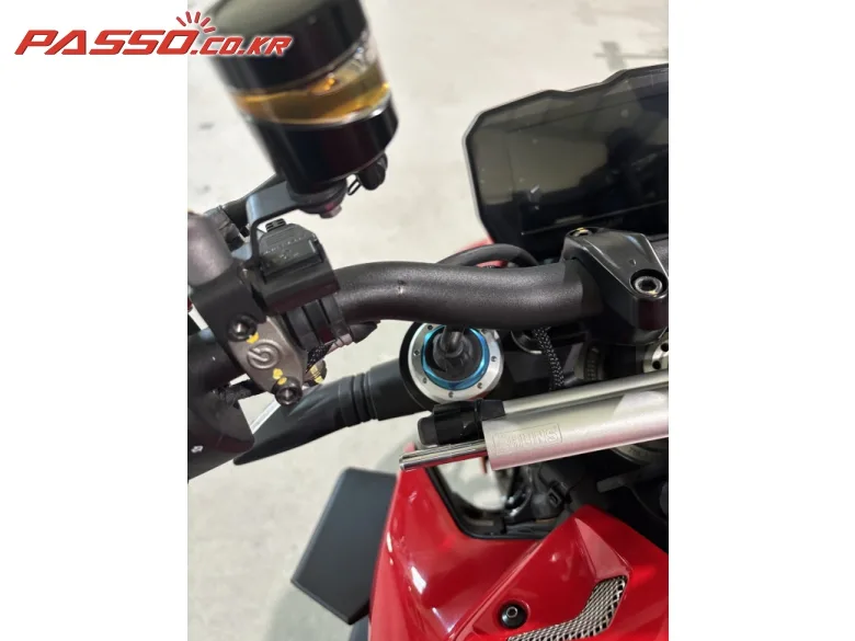 두카티 스트리트파이터 V4 S 2022 레드 사진 4