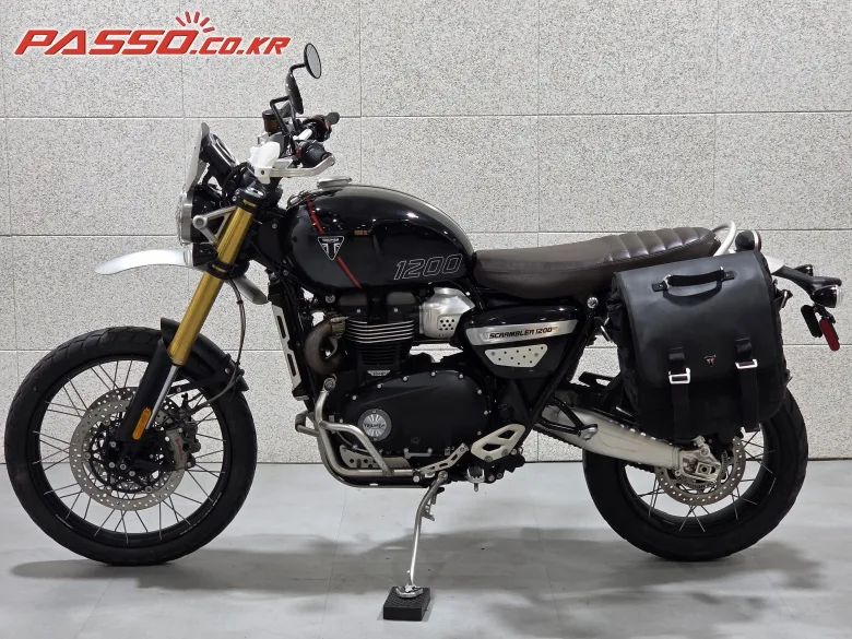 트라이엄프 스크램블러 1200 XE 2024 블랙 사진 2