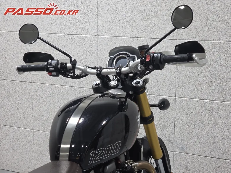 트라이엄프 스크램블러 1200 XE 2024 블랙 사진 4