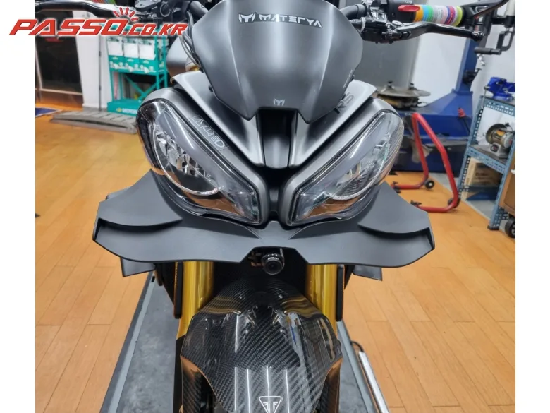 트라이엄프 스피드 트리플 1200 RS 2022 실버 사진 2
