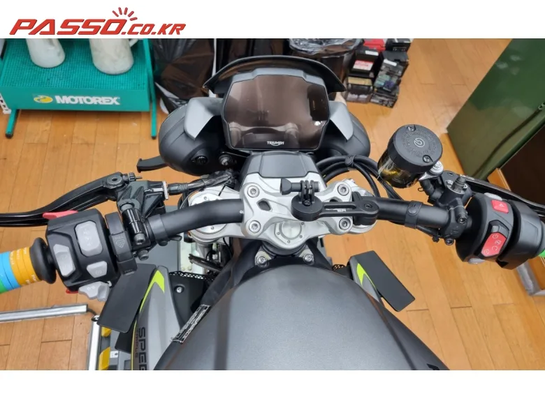 트라이엄프 스피드 트리플 1200 RS 2022 실버 사진 3