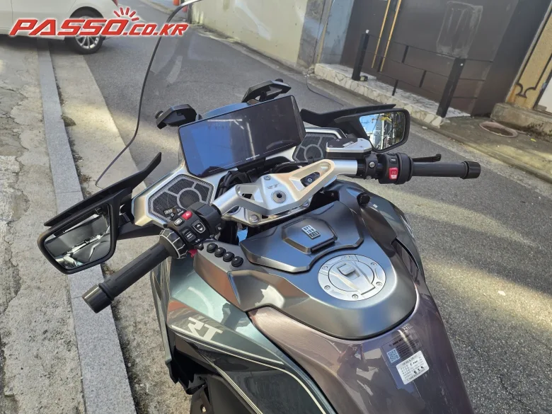 BMW R 1300 RT 2026 블랙 사진 4