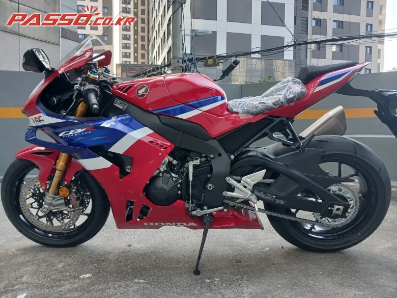 혼다 CBR 1000 RR-R 파이어블레이드 SP 2026 레드 사진 2