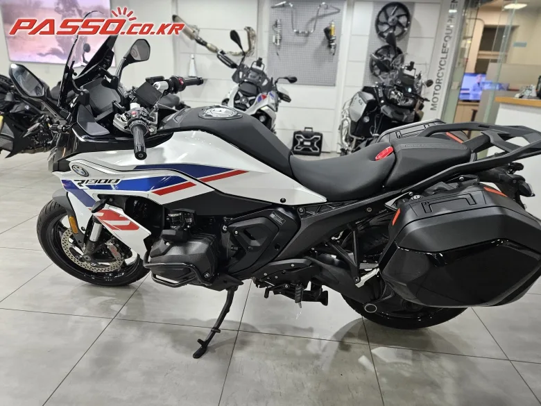 BMW R 1300 RS 2026 블랙 사진 2