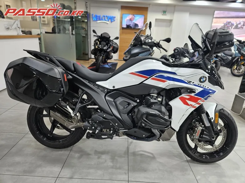 BMW R 1300 RS 2026 블랙 사진 3