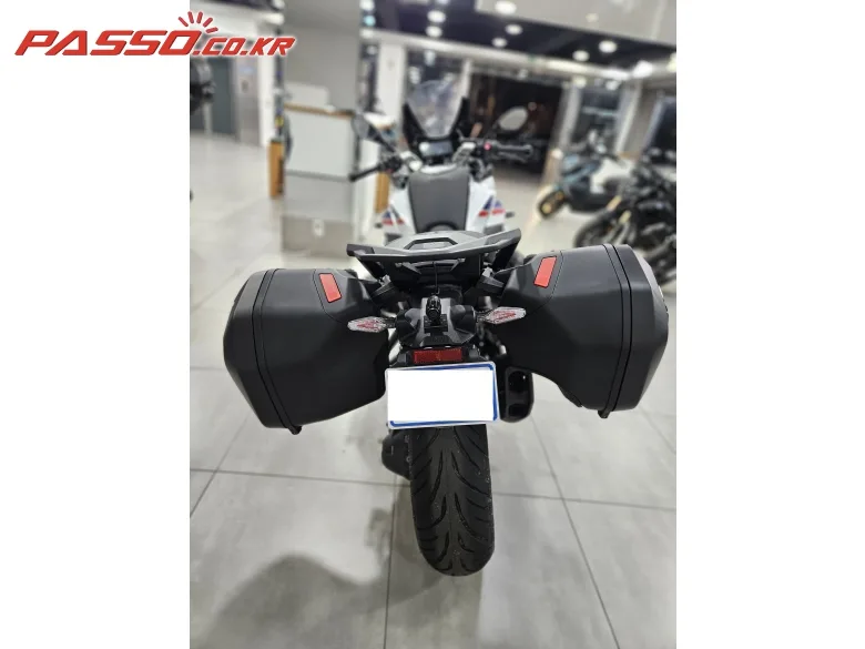 BMW R 1300 RS 2026 블랙 사진 4