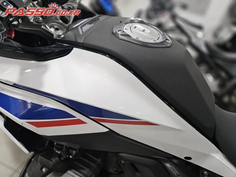 BMW R 1300 RS 2026 블랙 사진 8
