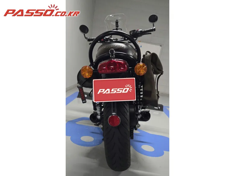 트라이엄프 본네빌 T120 블랙 2024 블랙 사진 3
