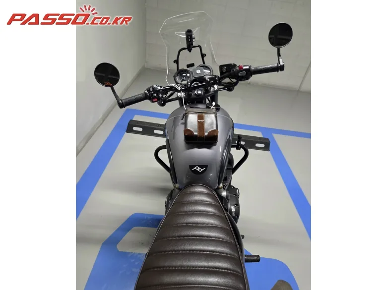 트라이엄프 본네빌 T120 블랙 2024 블랙 사진 4
