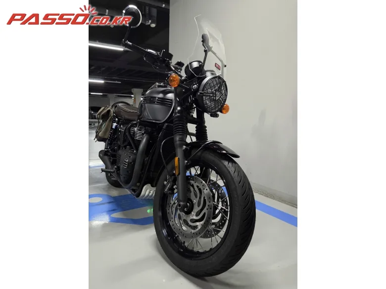 트라이엄프 본네빌 T120 블랙 2024 블랙 사진 8