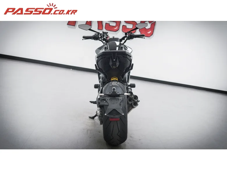 두카티 디아벨 AMG 2024 블랙 사진 3