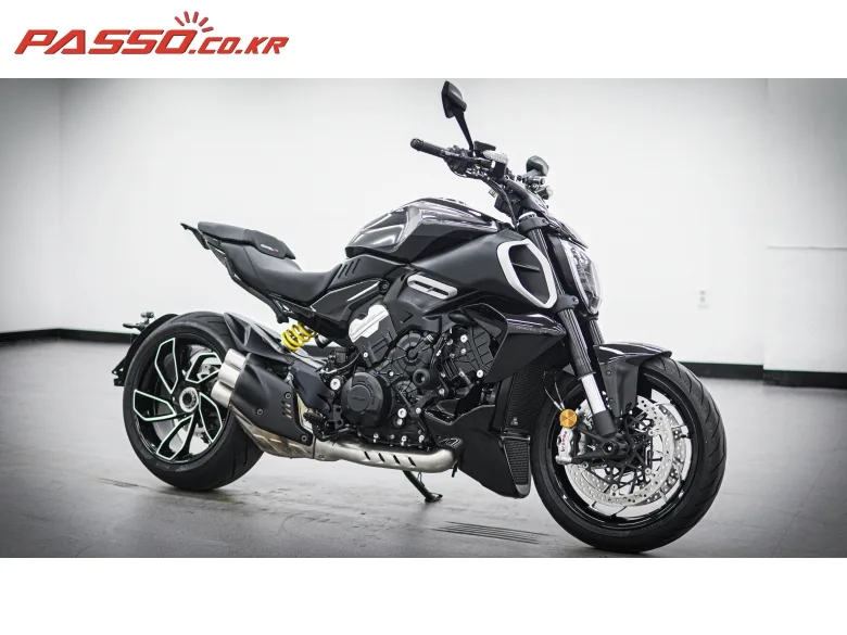 두카티 디아벨 V4 2024 블랙 사진 8