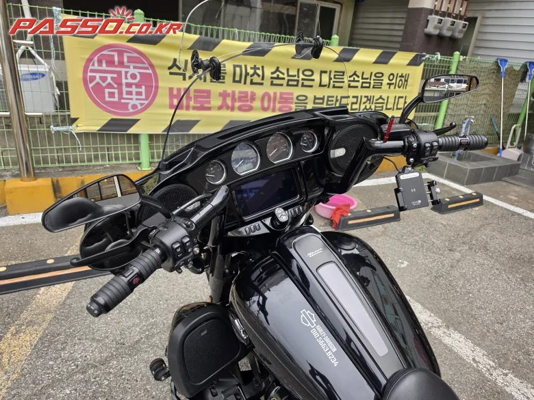 할리데이비슨 스트리트 글라이드 스페셜 2021 블랙 사진 4