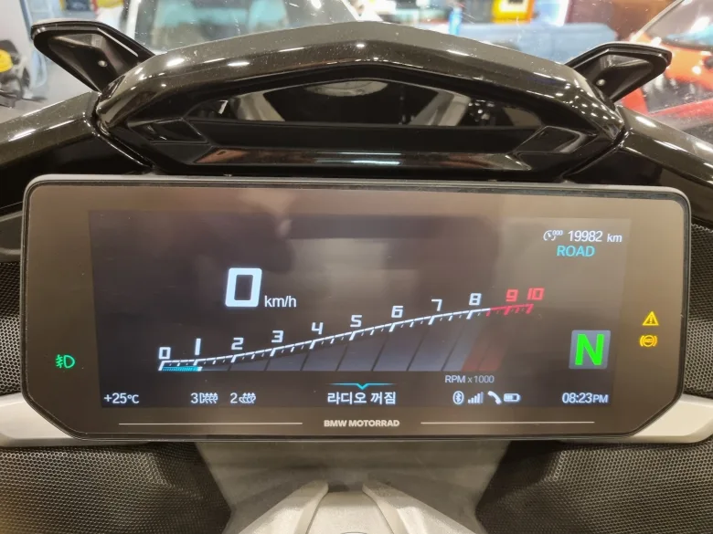 BMW K 1600 GT 2024 블랙 사진 8