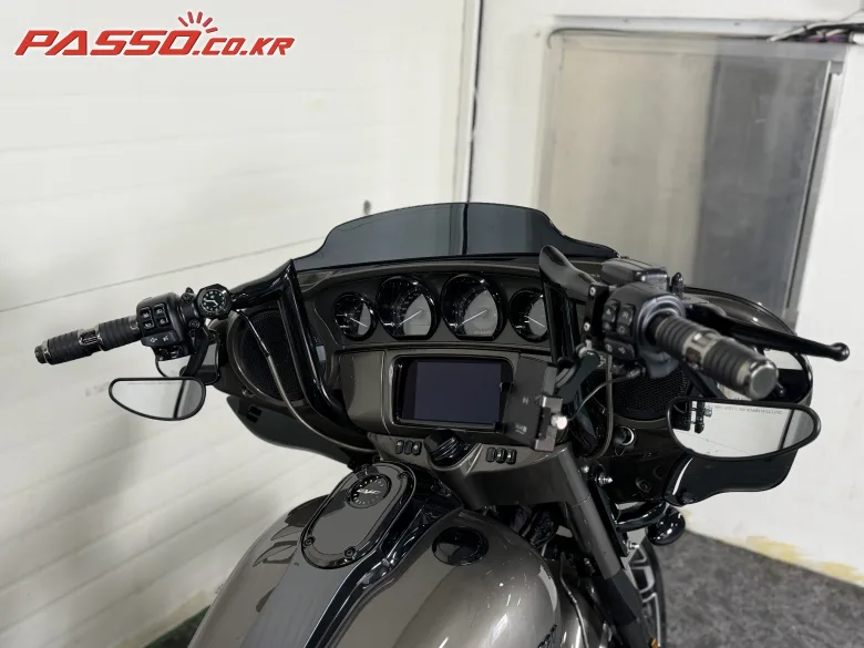 할리데이비슨 CVO 스트리트 글라이드 2021 블랙 사진 4