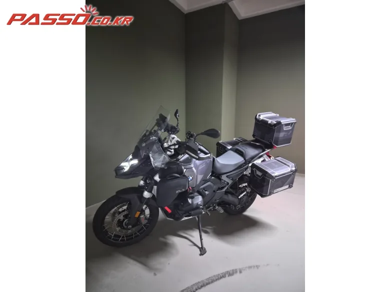 BMW R 1300 GS 어드벤쳐 2026 블랙 사진 2