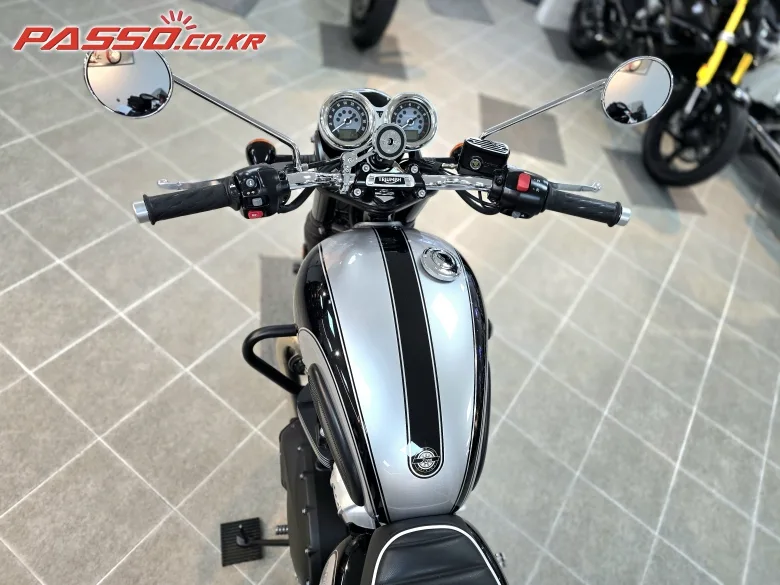 트라이엄프 본네빌 T100 2025 화이트 사진 7