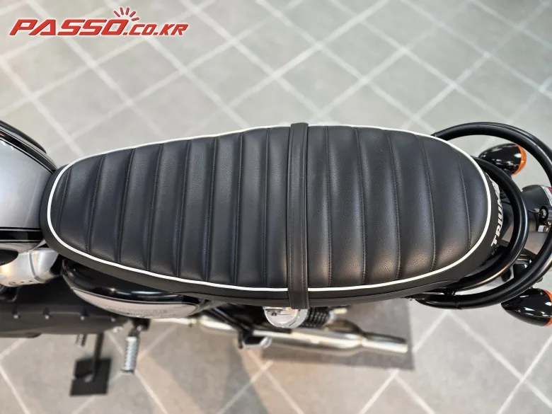 트라이엄프 본네빌 T100 2025 화이트 사진 8