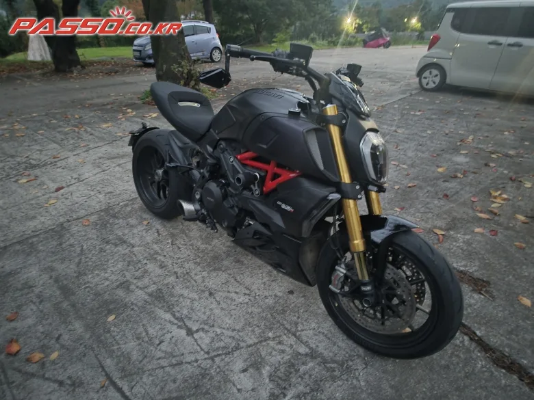 두카티 디아벨 1260 S 2019 블랙 사진 1
