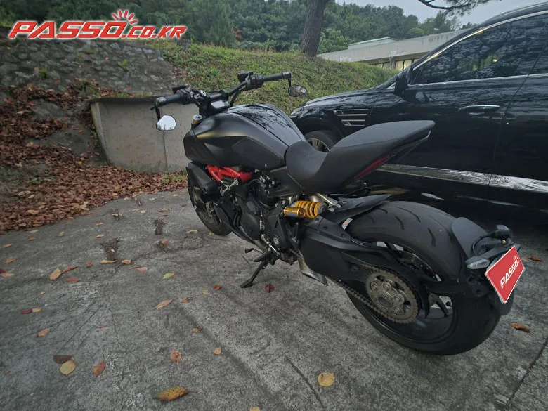 두카티 디아벨 1260 S 2019 블랙 사진 4